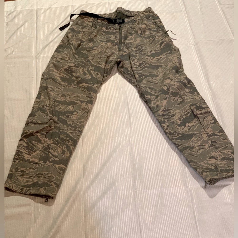 Army Massif Digital Camo Pants Fleece Lined Belted Men's X-Large. EUC